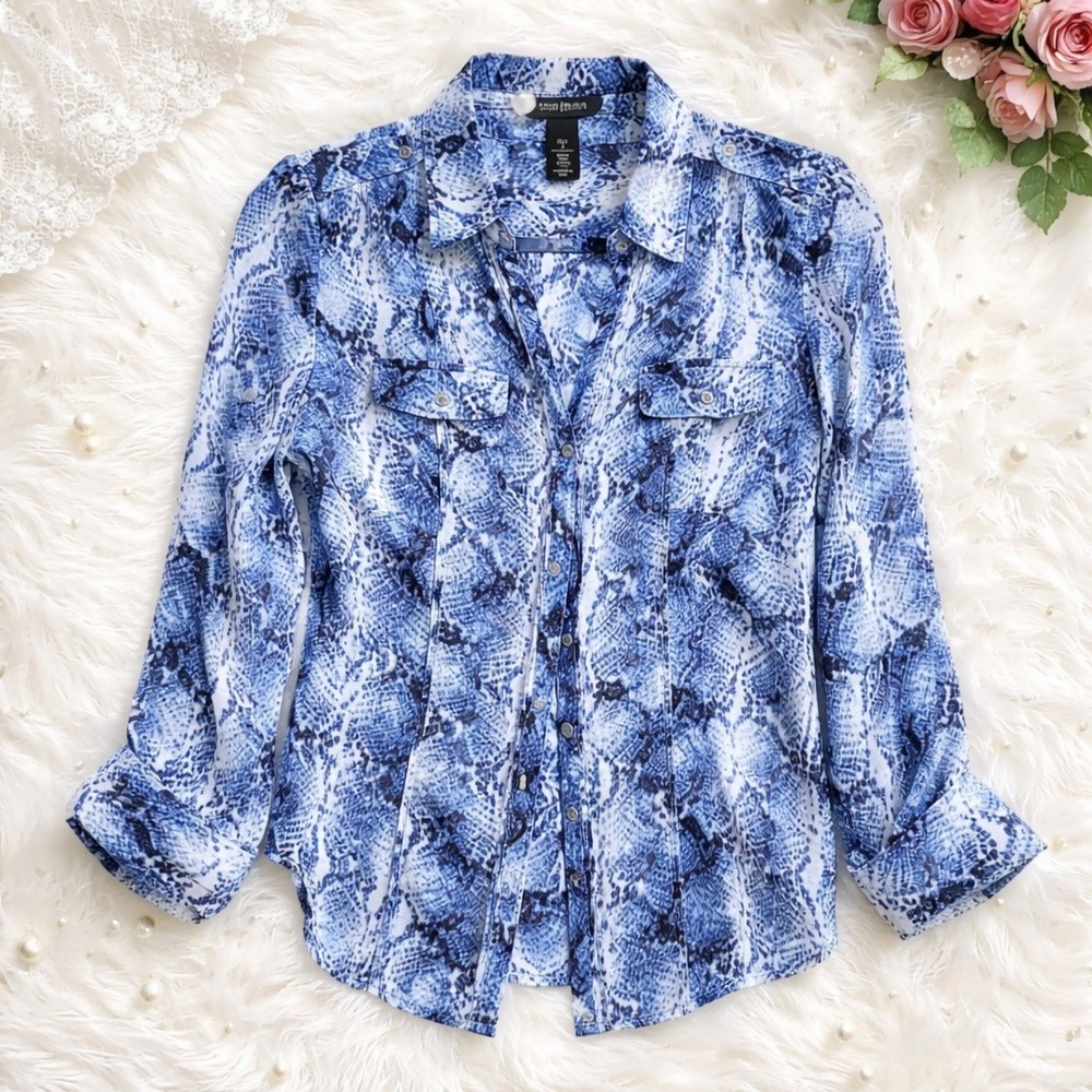 White House Black Market 2 Blue Snakeskin Silk Roll Tab Button Down Blouse WHBM